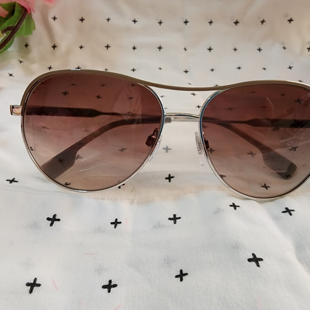 Burberry Sunglasses - Picture 9 of 13